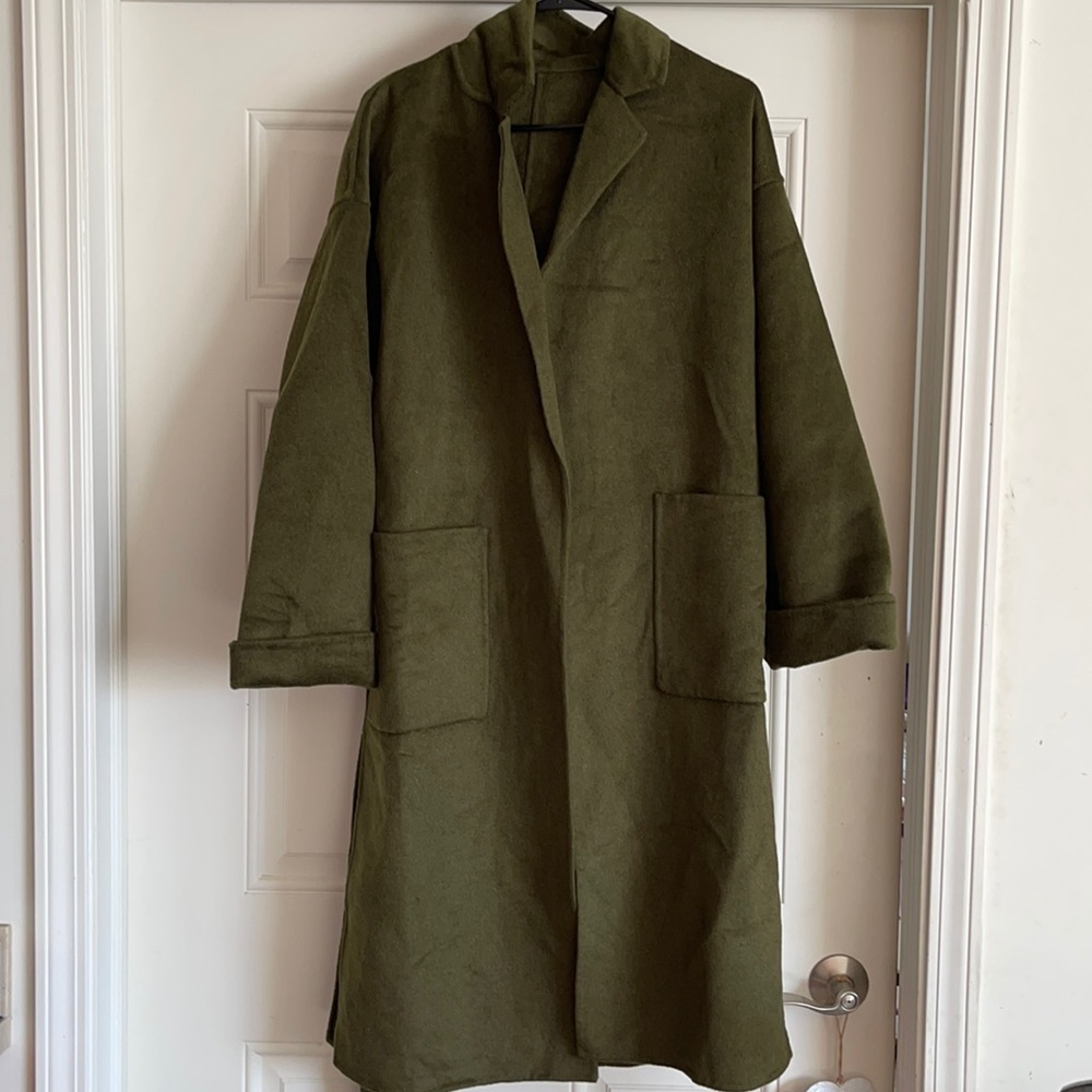 Absolutely stunning Wool Blend overcoat, never worn!